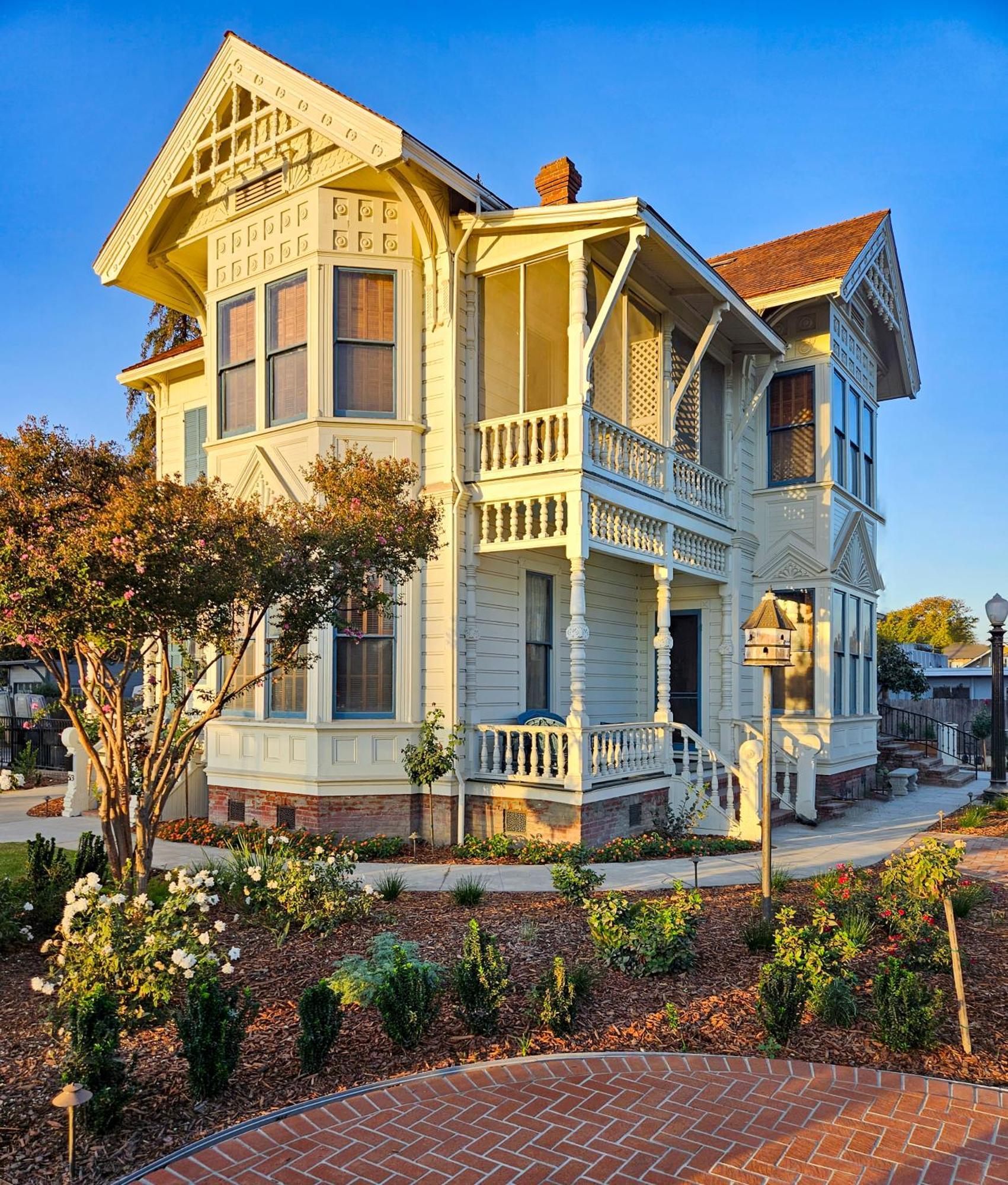 The Jd Hyde Historic Inn Visalia Exterior photo