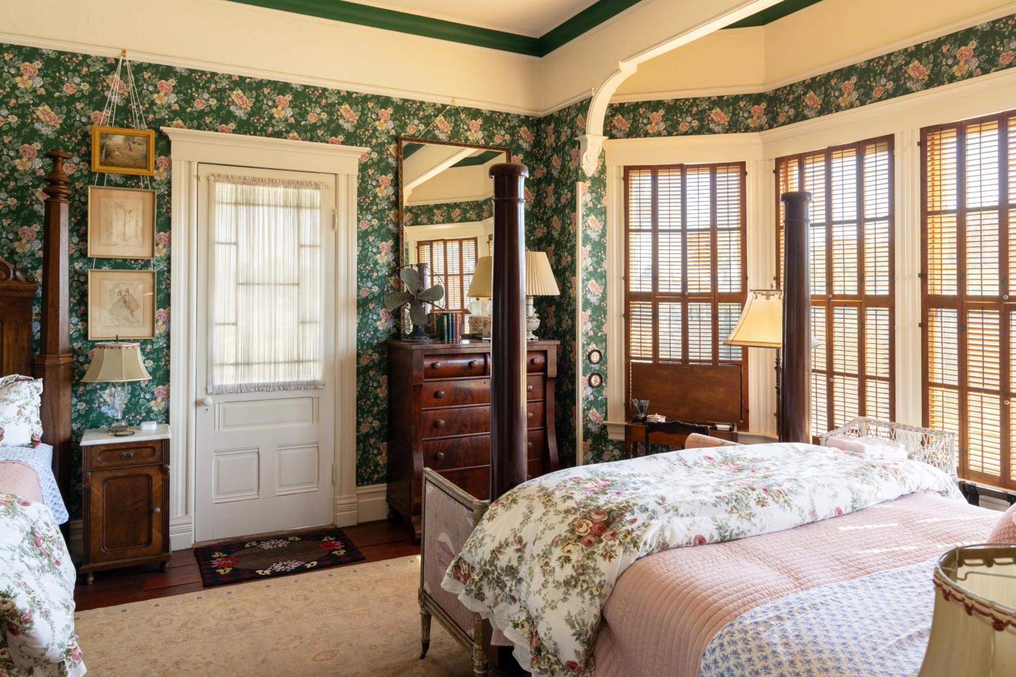 The Jd Hyde Historic Inn Visalia Exterior photo